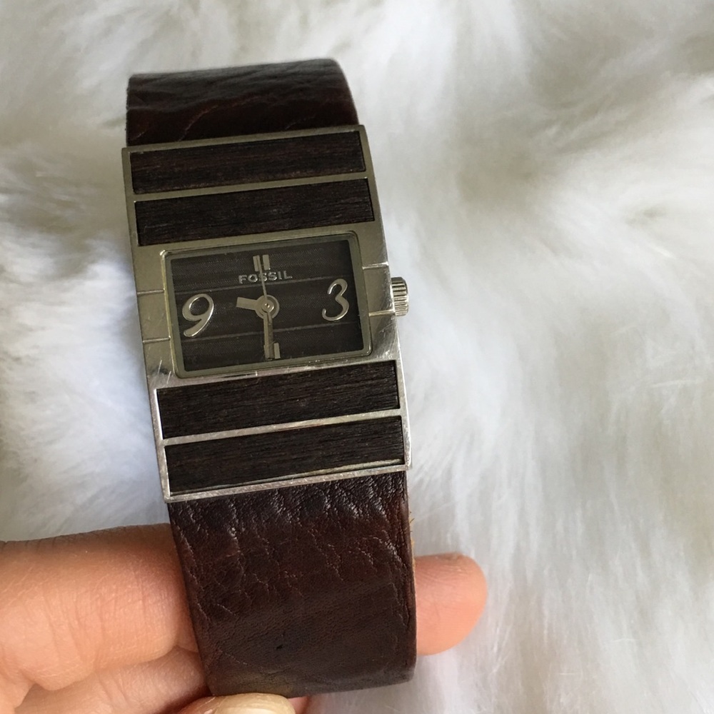 FOSSIL Wooden and Leather Women’s Watch